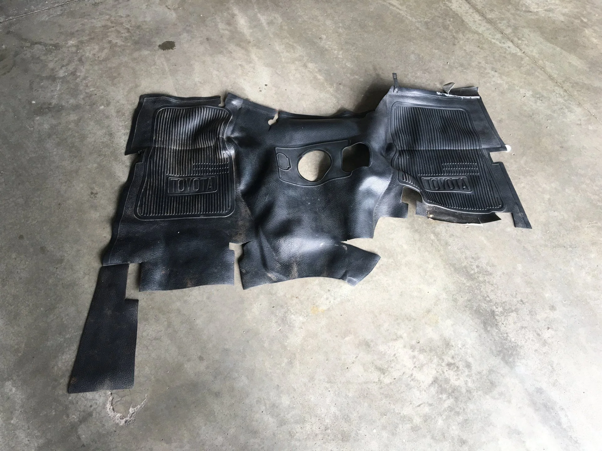 1975 FJ40 Front Floor Mat