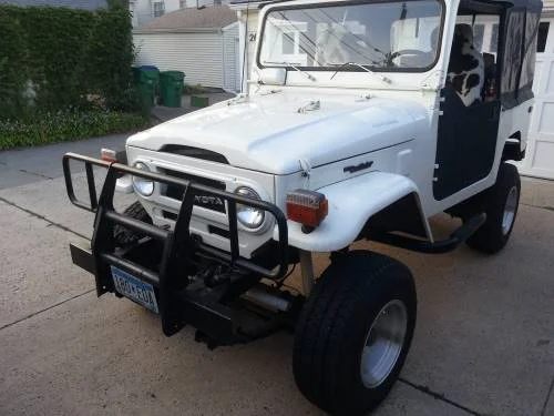 1975 Fj40 - front