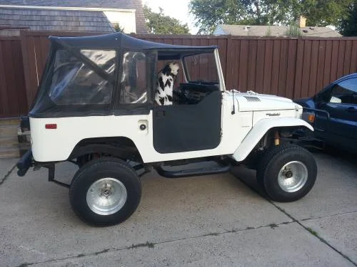 1975 Fj40 - side