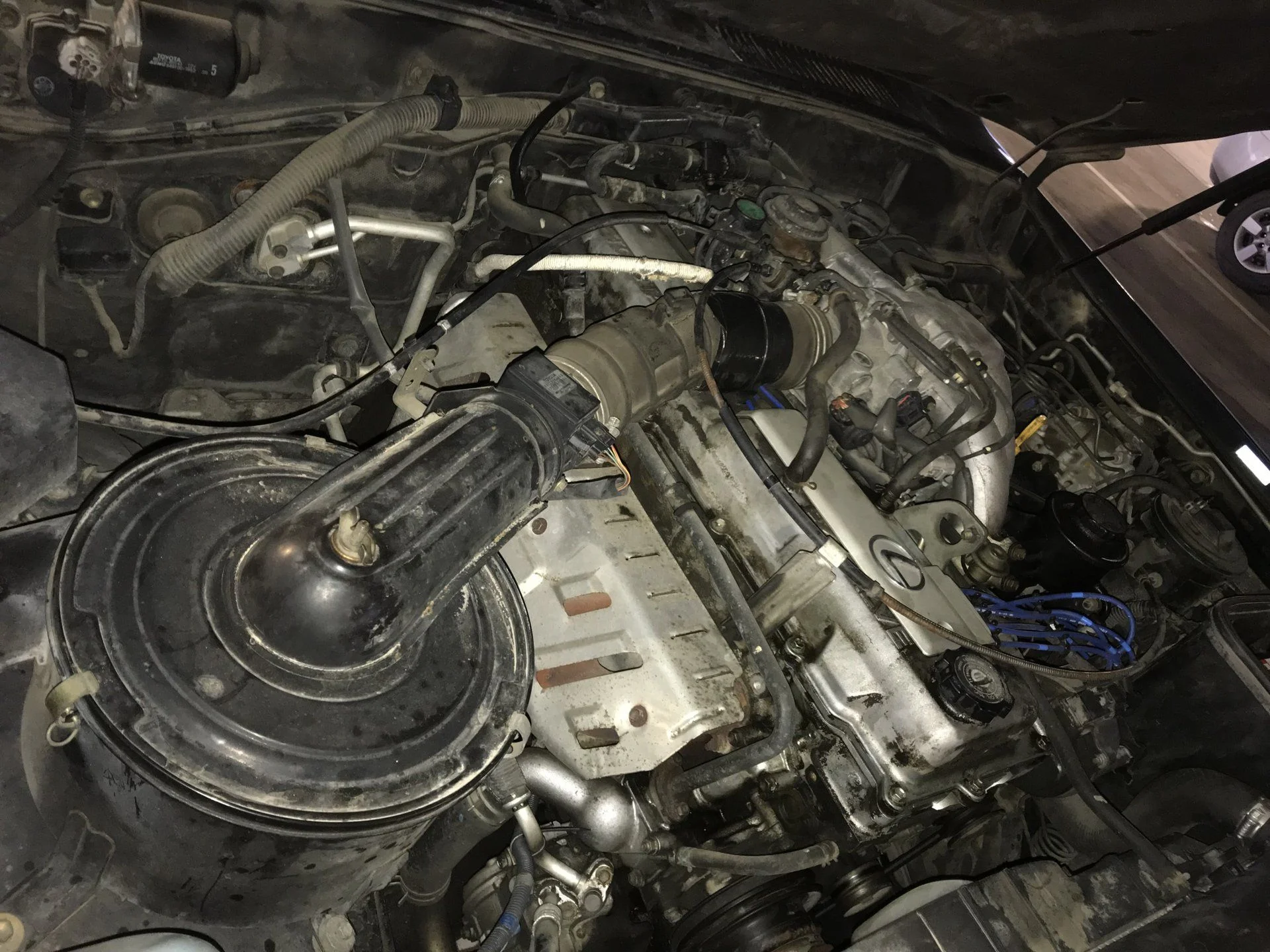 1996 LX450 engine bay