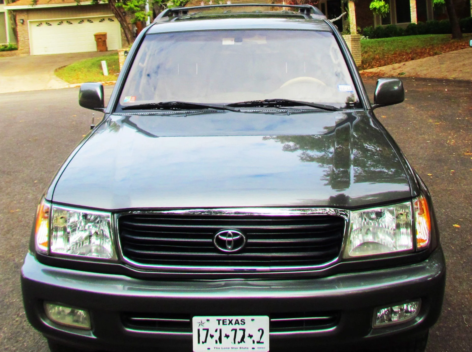 2000 LC Front view
