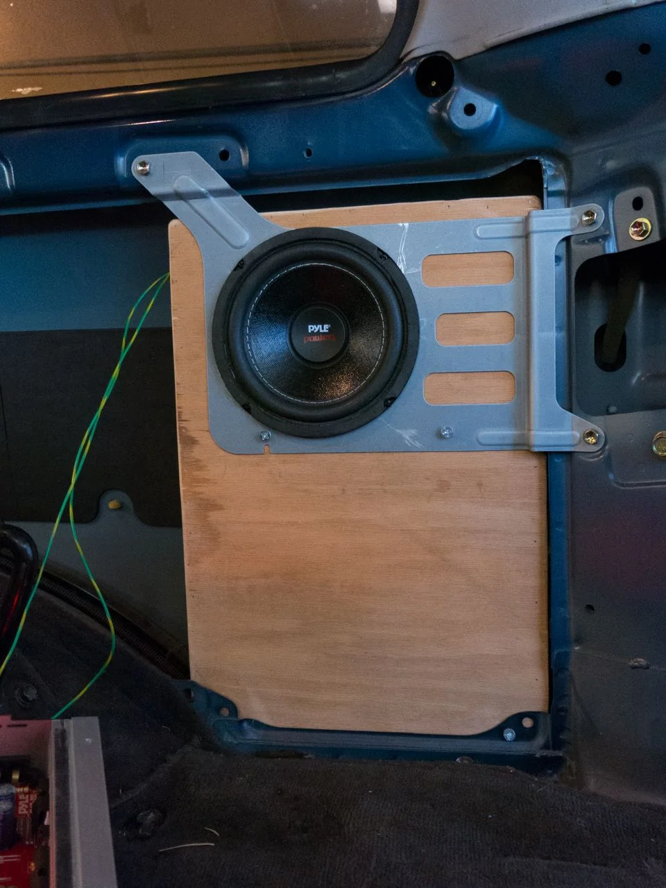 6" pyle sub with custom .25cu ft enclosure