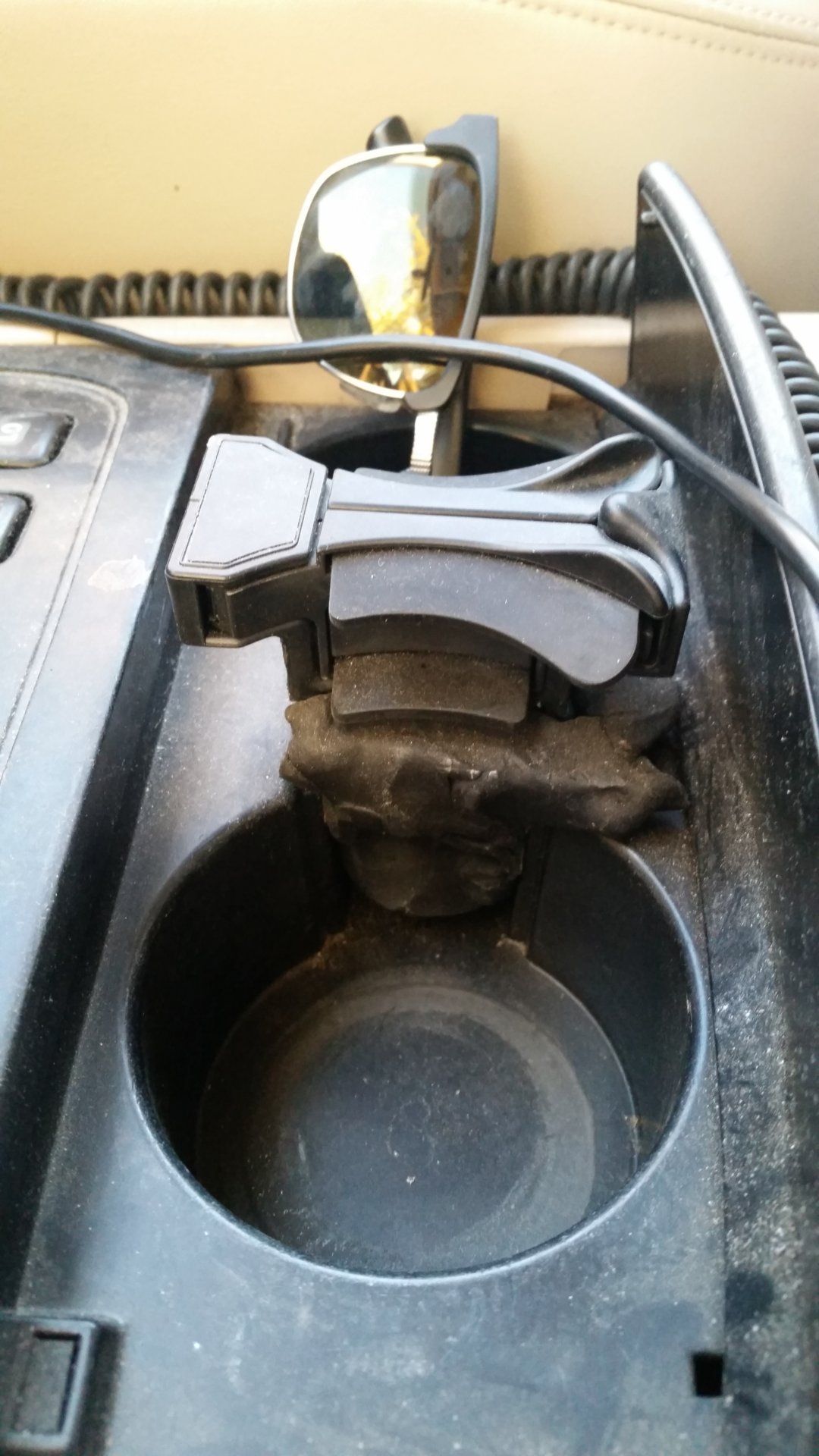98 LC Cupholder Insert - 1/3