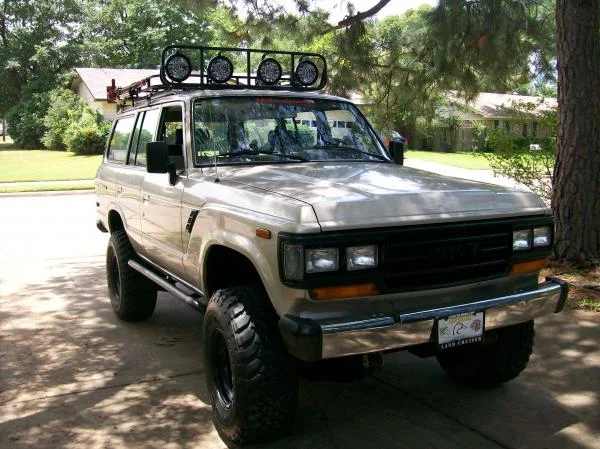 After I got all the Light bar finished and the Pioneer rack and Hi Lift installed.