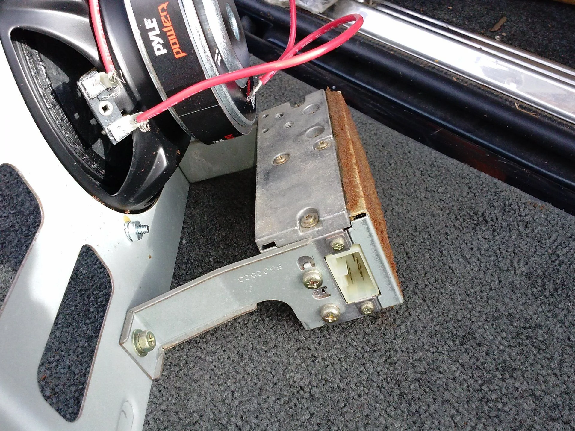 Amp - connector side