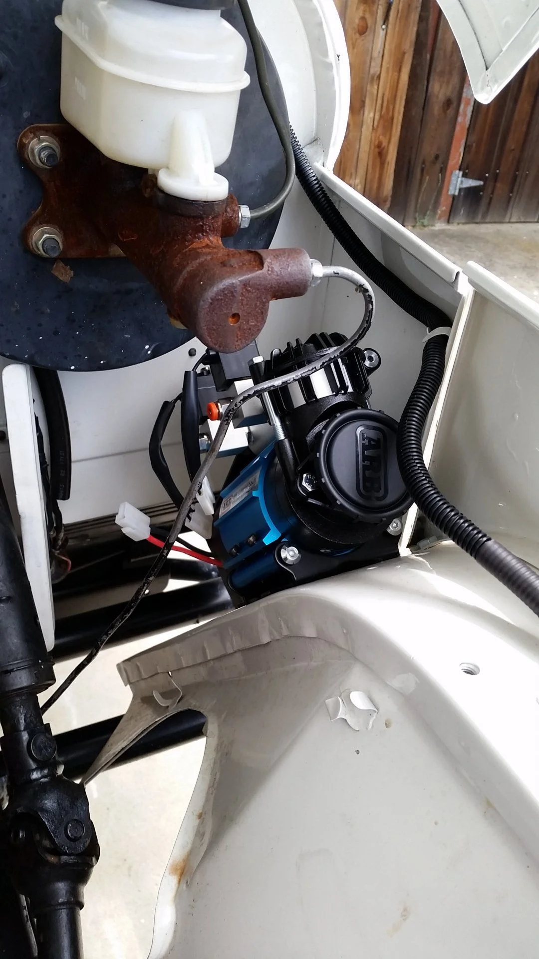 Arb air pump for lockers