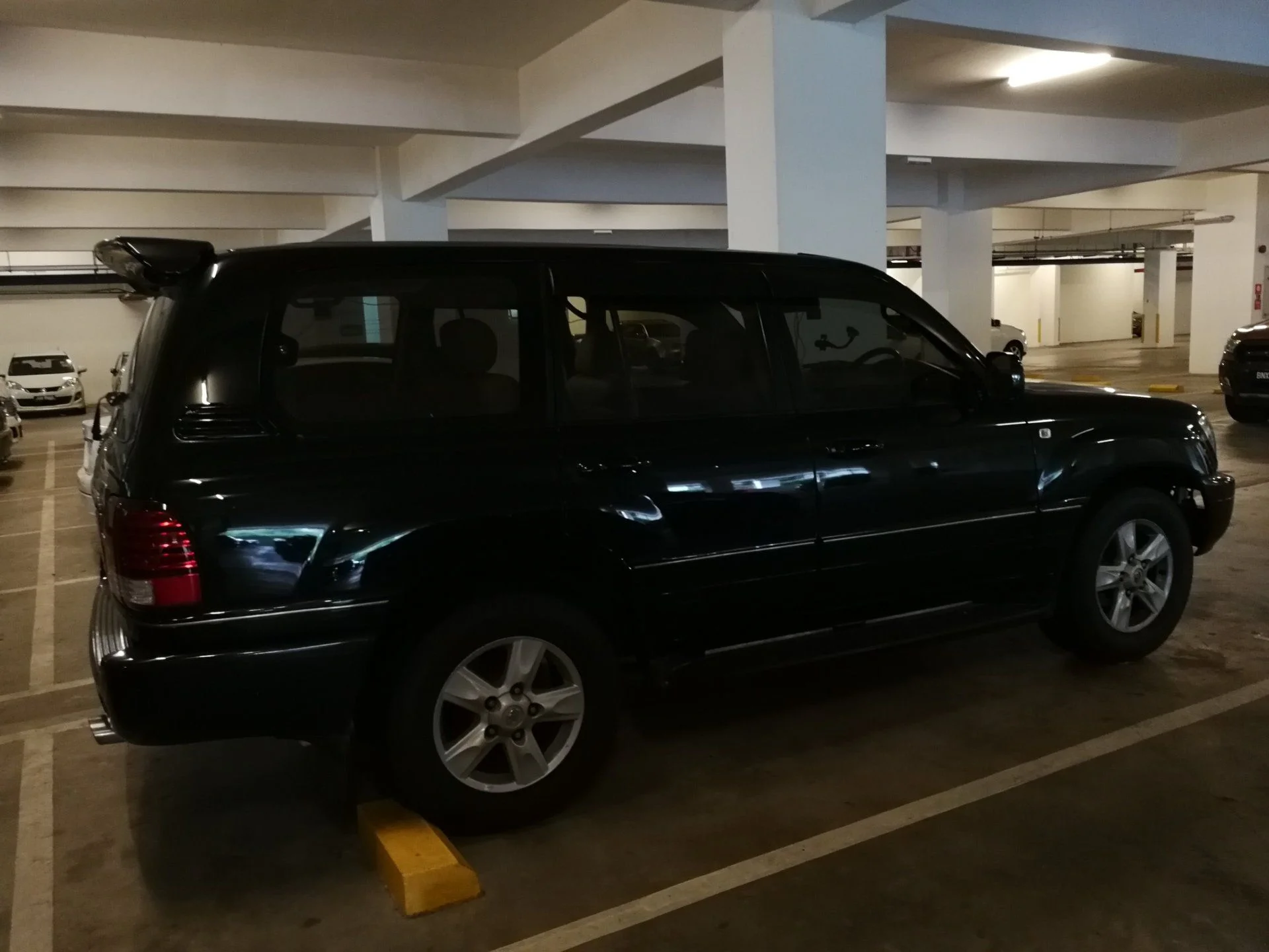Australian RHD LX470 (mid-2003)