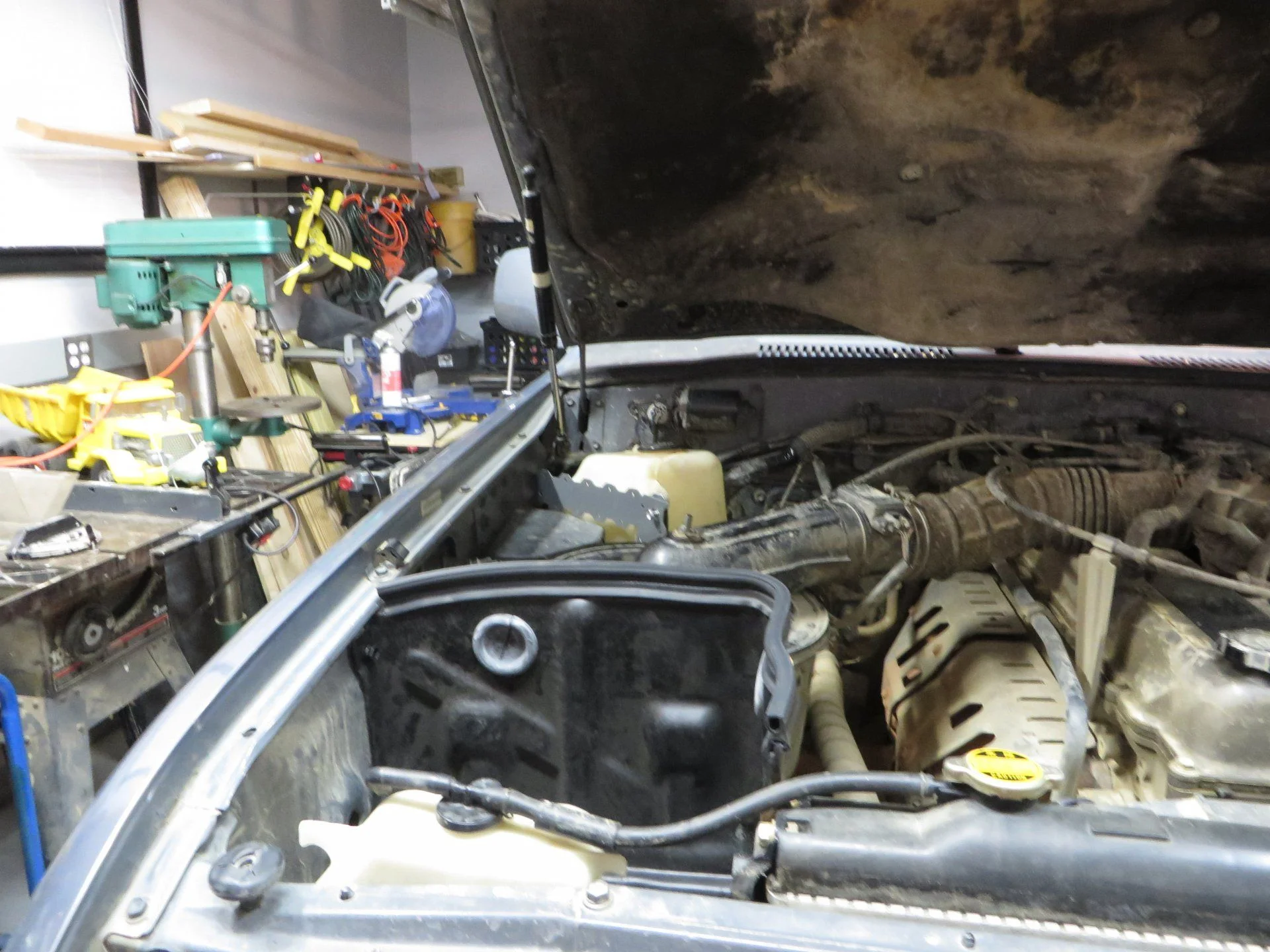 Battery box for dual batteries installed