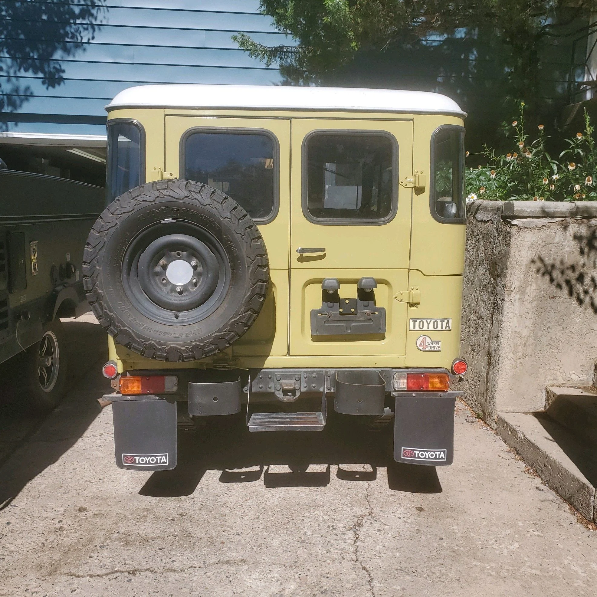 BJ40 Rear.jpg