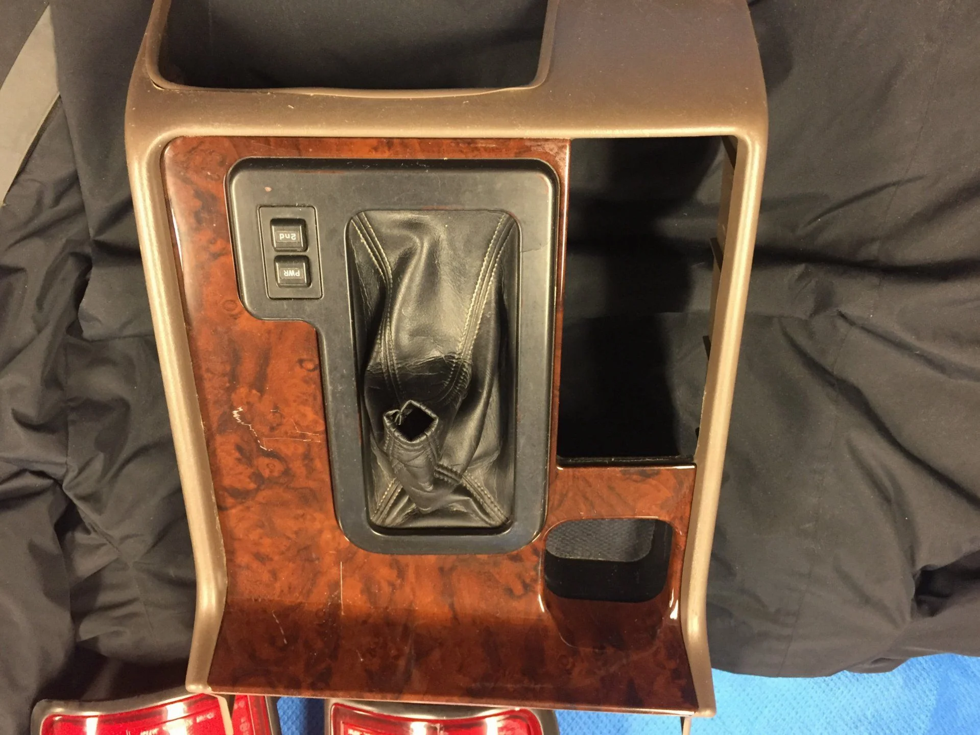 Center console(front)