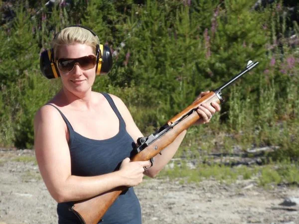chicks with guns.... hot