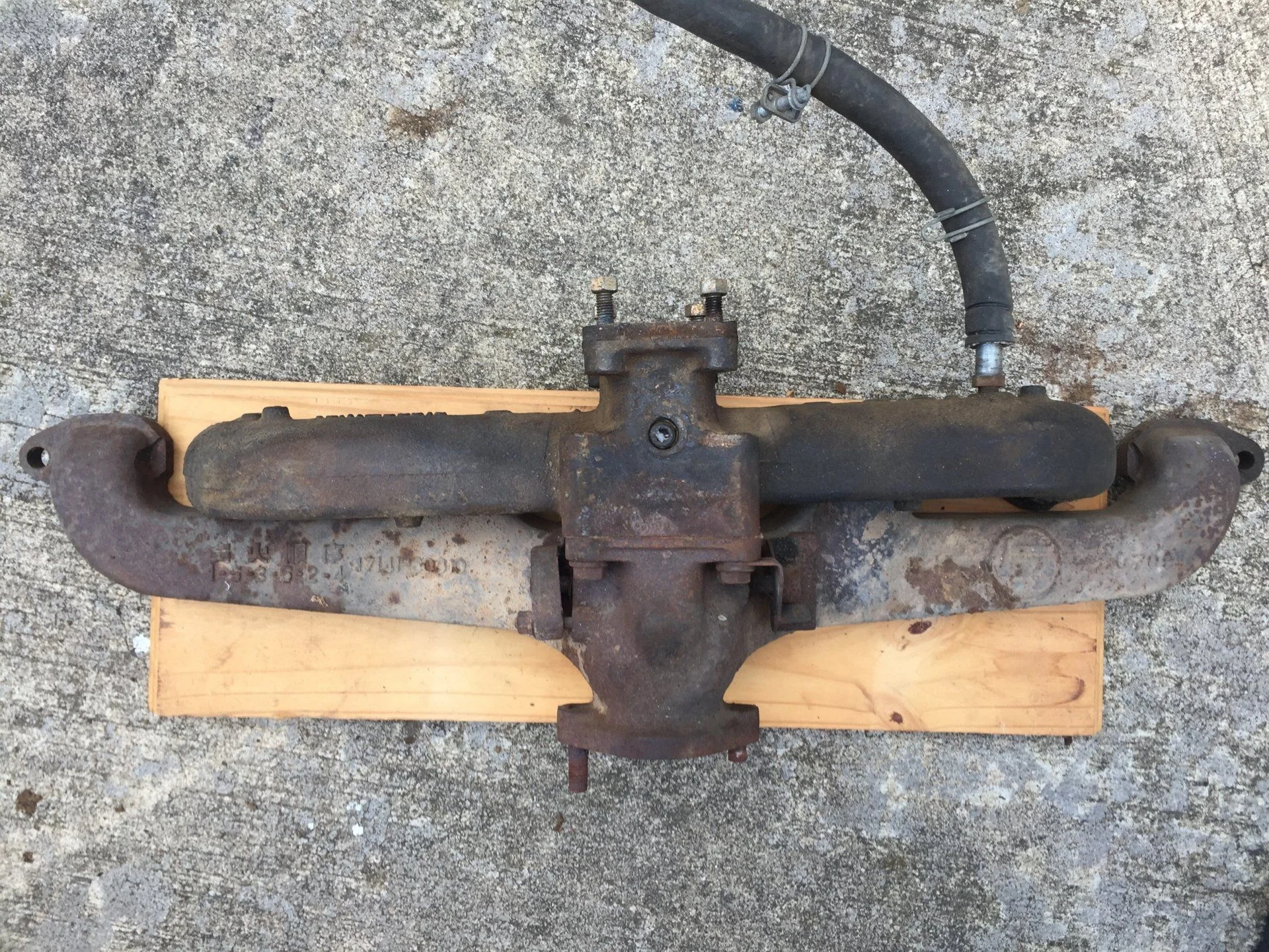 DD40-40 Intake/Exhaust Manifold front view