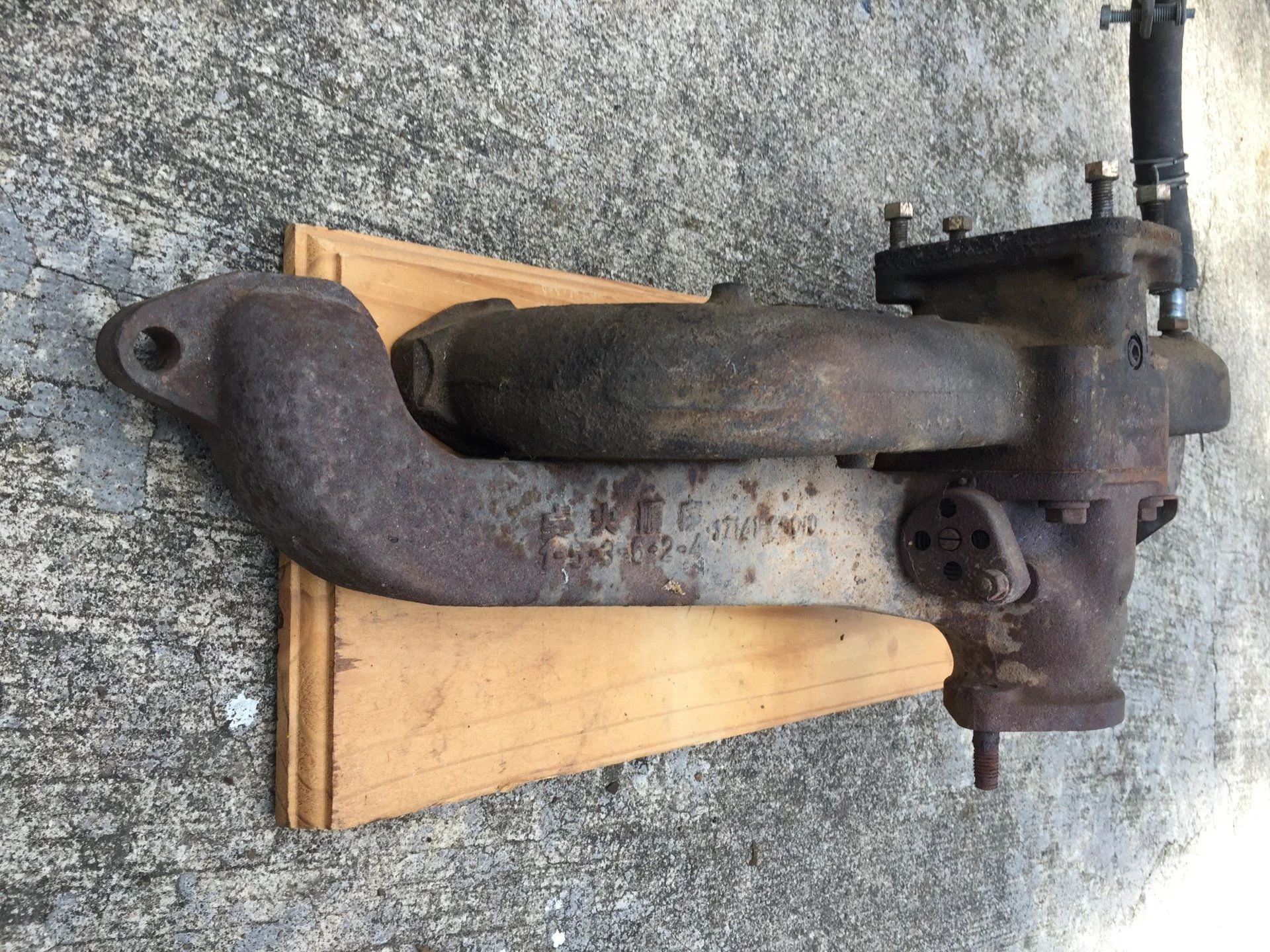 DD40-40 Intake/Exhaust Manifold left-hand view