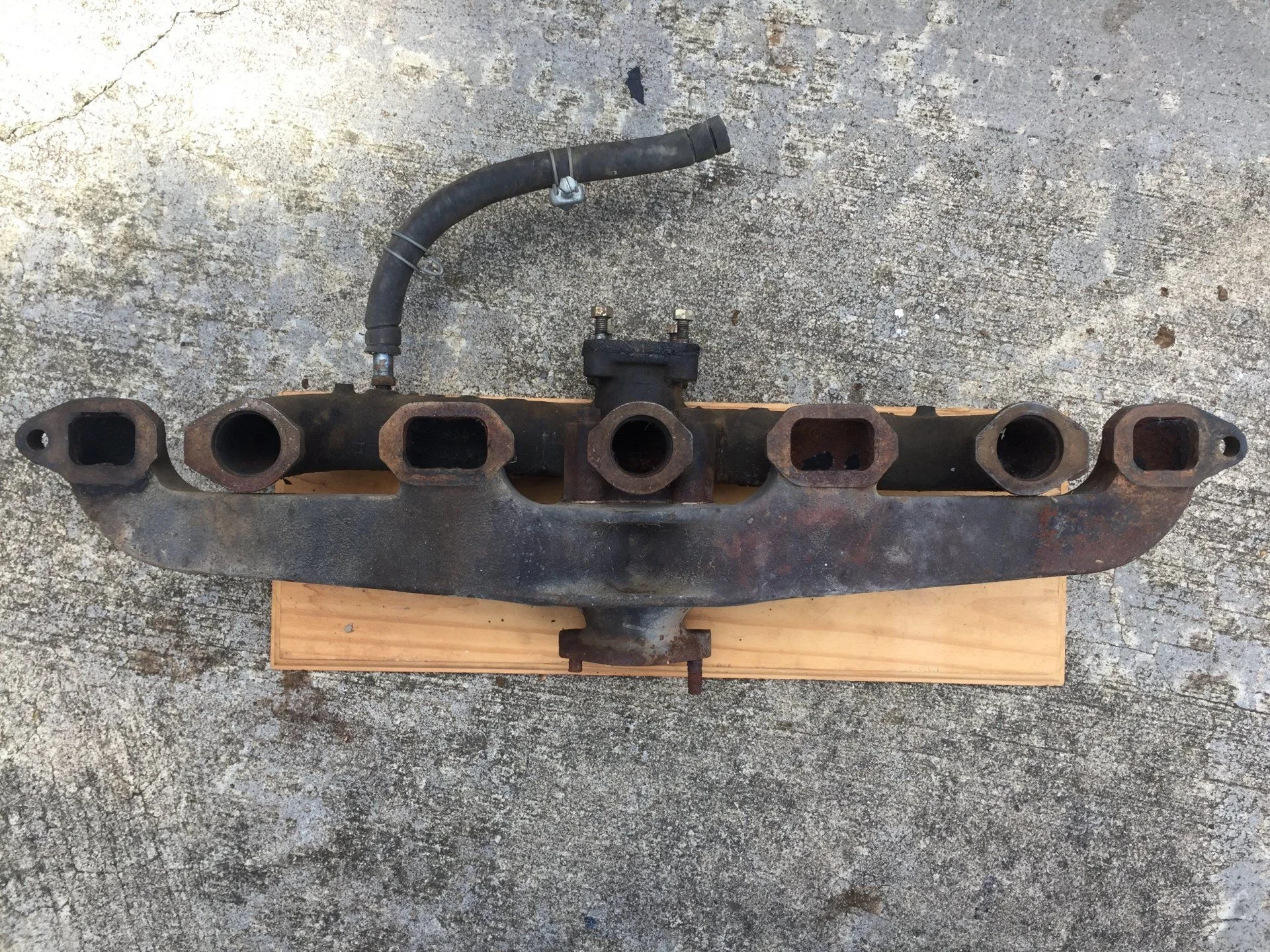 DD40-40 Intake/Exhaust Manifold rear view