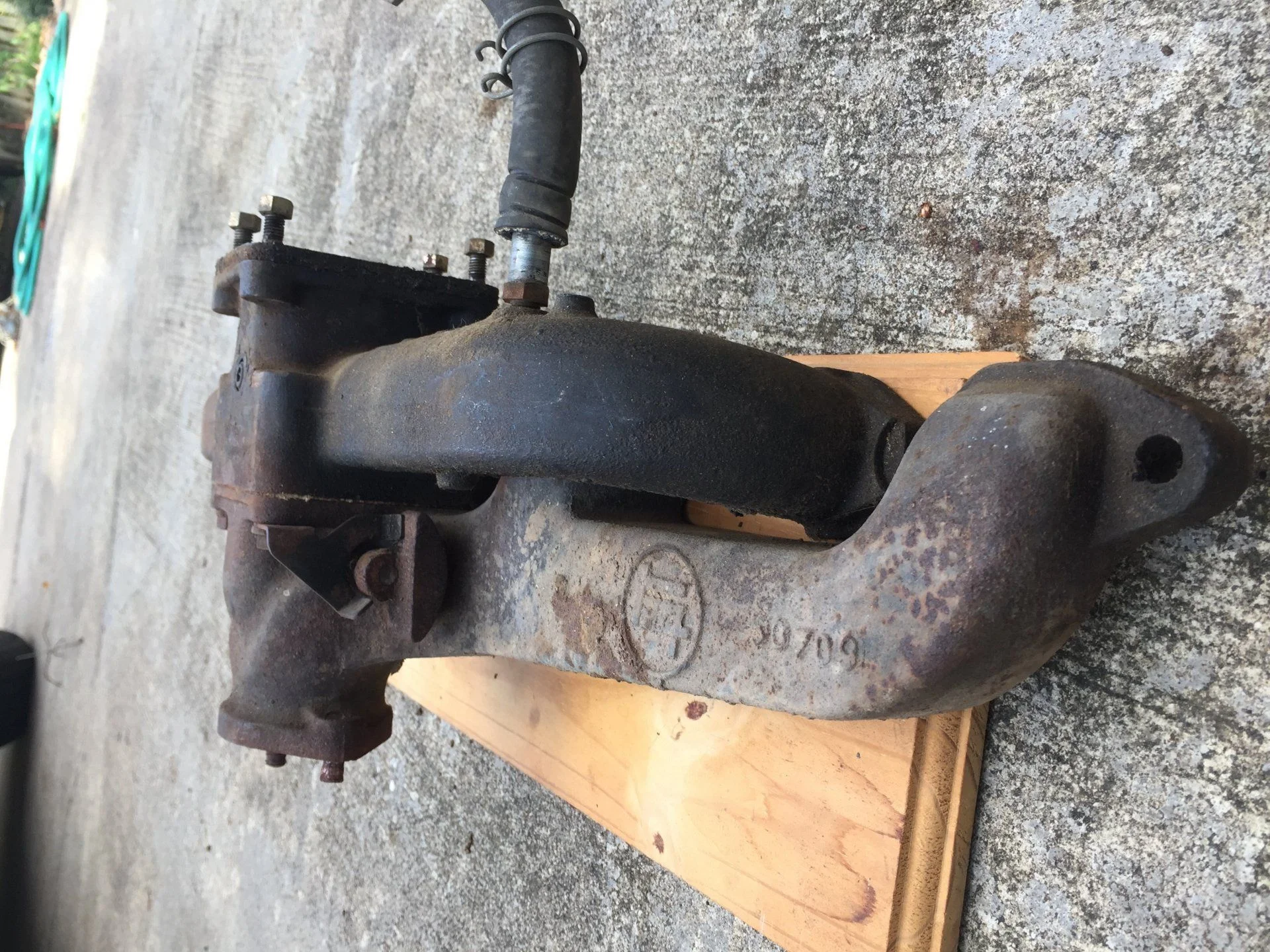 DD40-40 Intake/Exhaust Manifold right-hand view