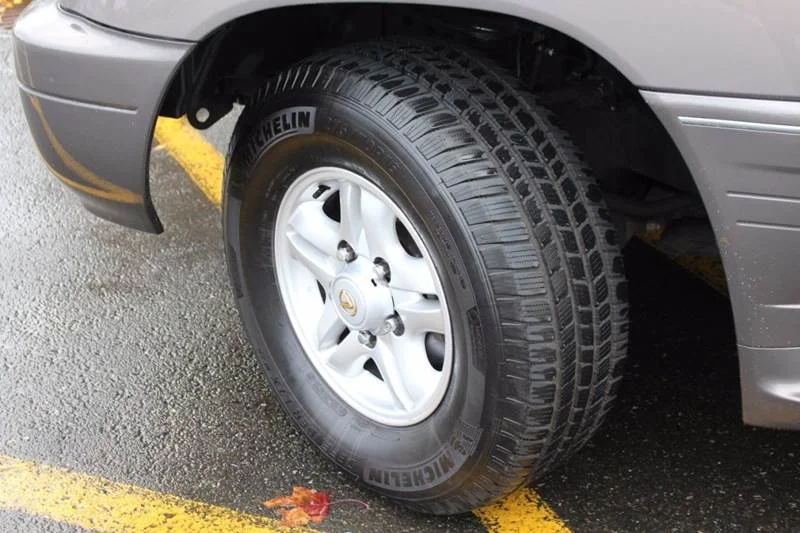 Defender LXT and OEM 16" Wheel
