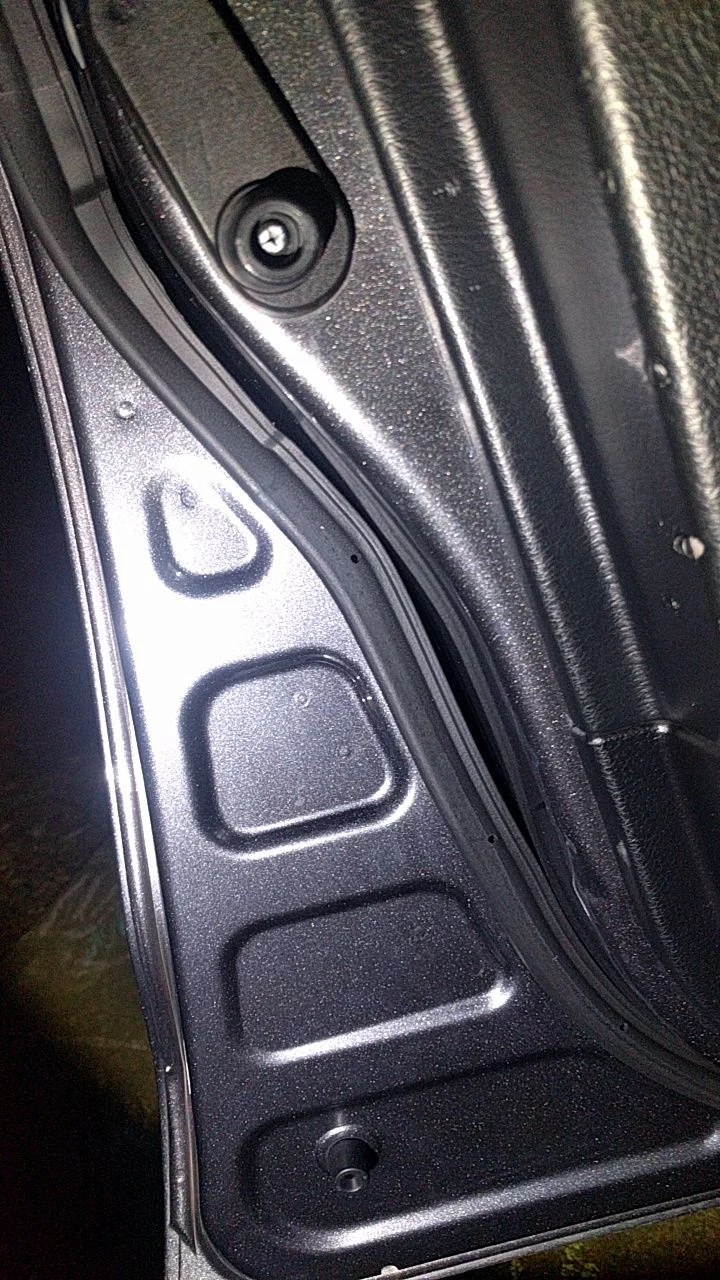 Door weatherstripping