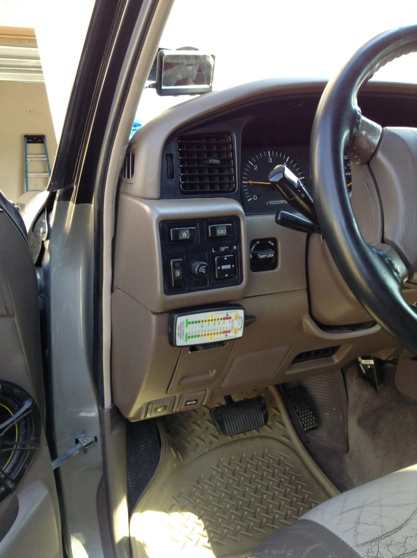 dual battery monitor