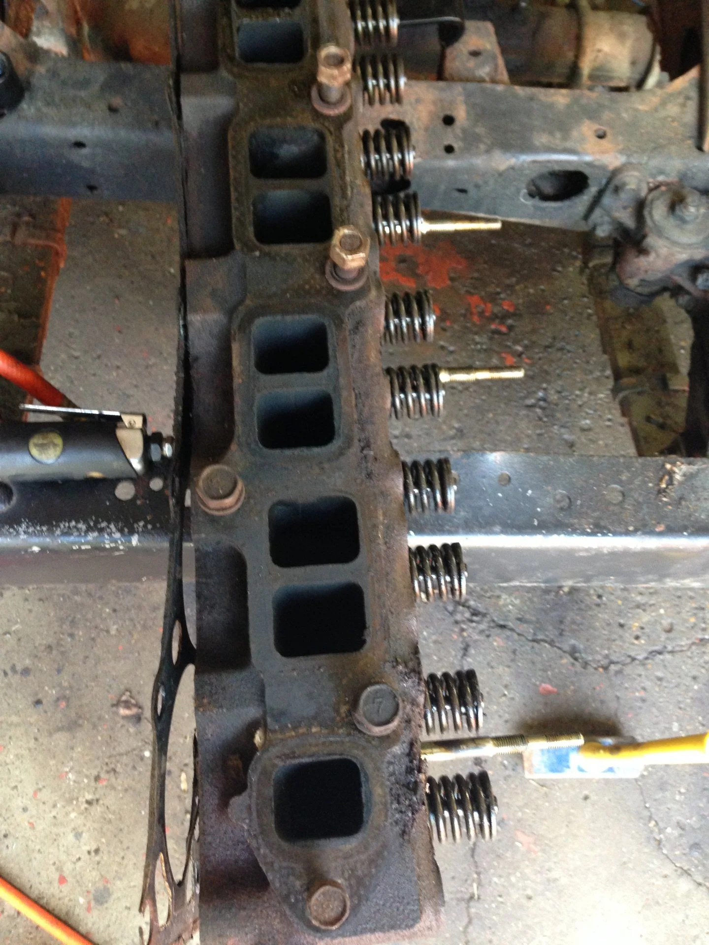 Engine cylinder head