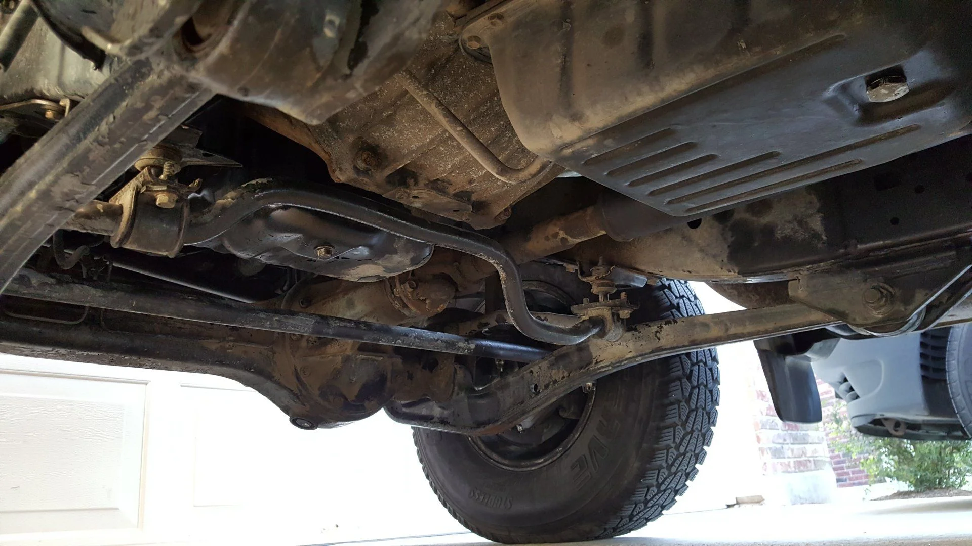 Engine underneath hdj81