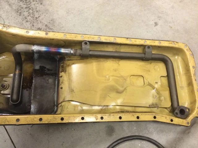Extended oil pick up