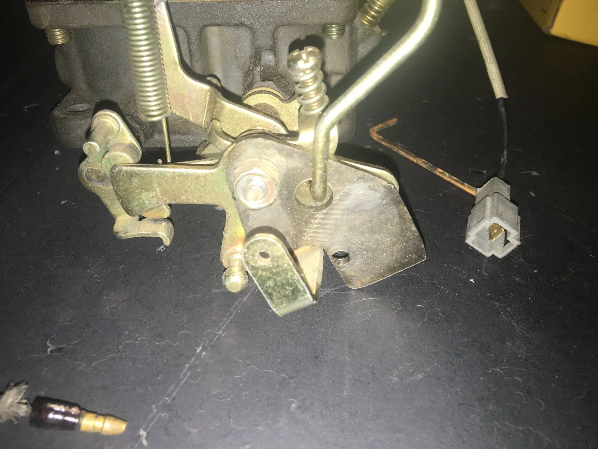 Extra bracket thing on 2nd Trollhole carb