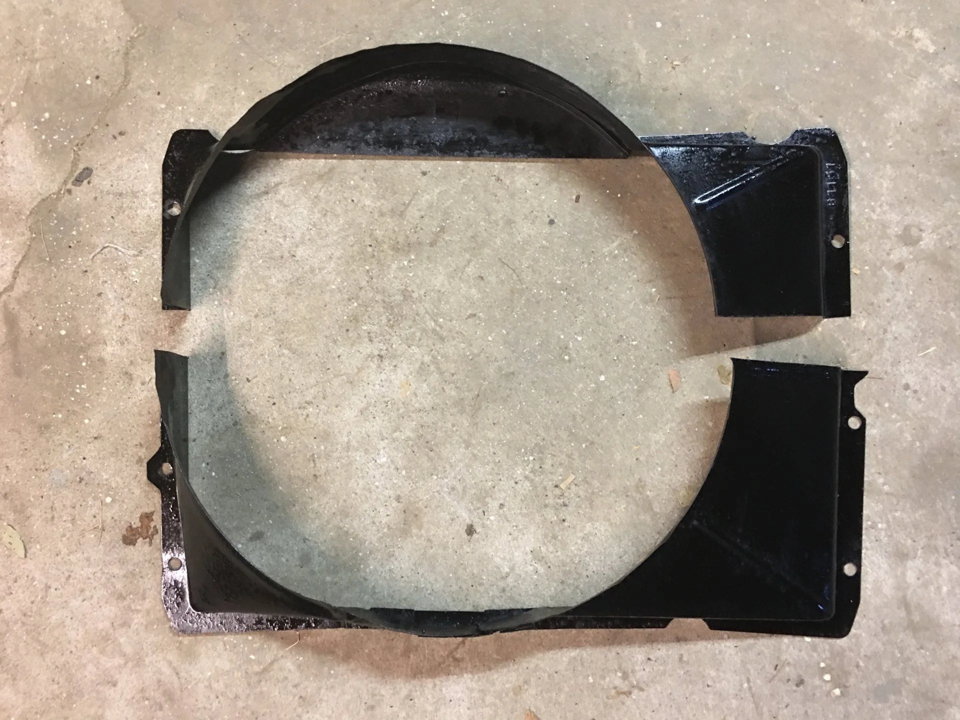Fan shroud