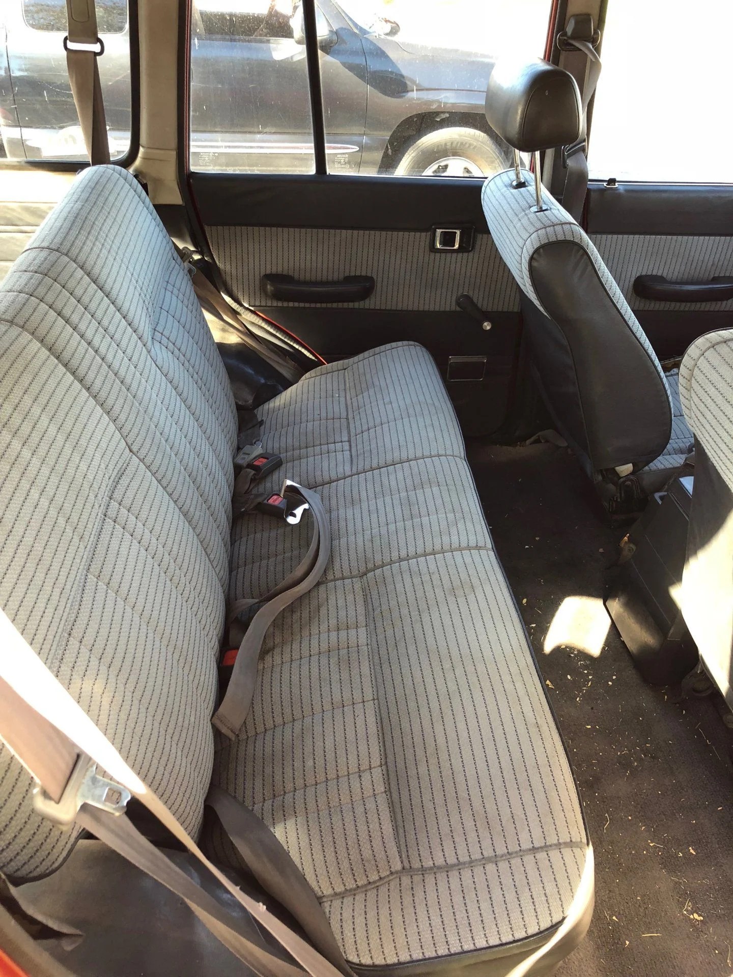 FJ60-Backseat