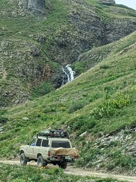 FJ60 mountain.jpg