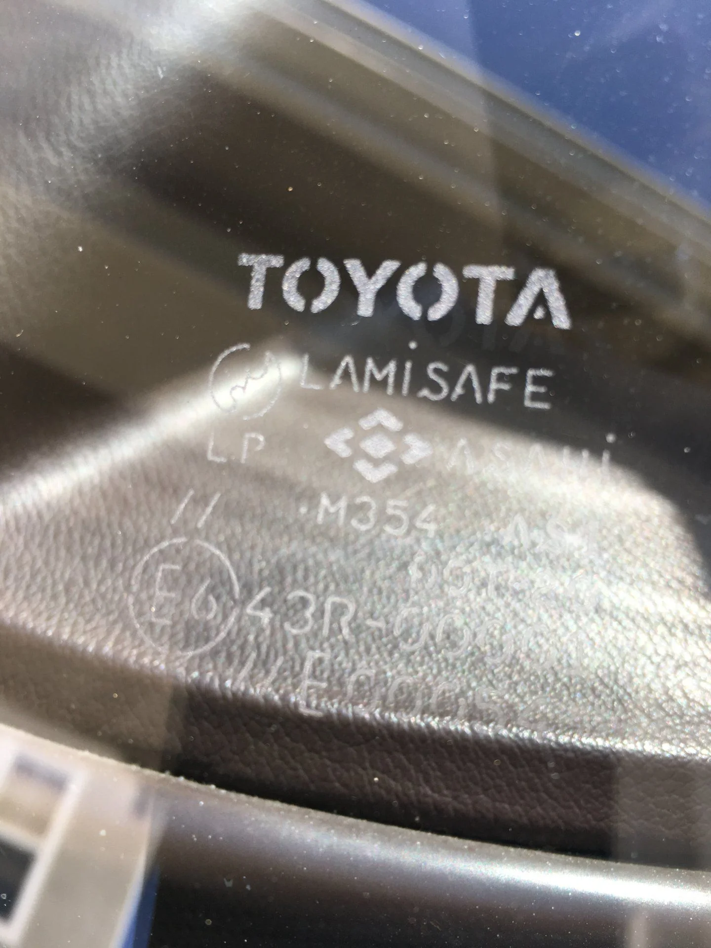 FJ60 - OEM Toyota windshield