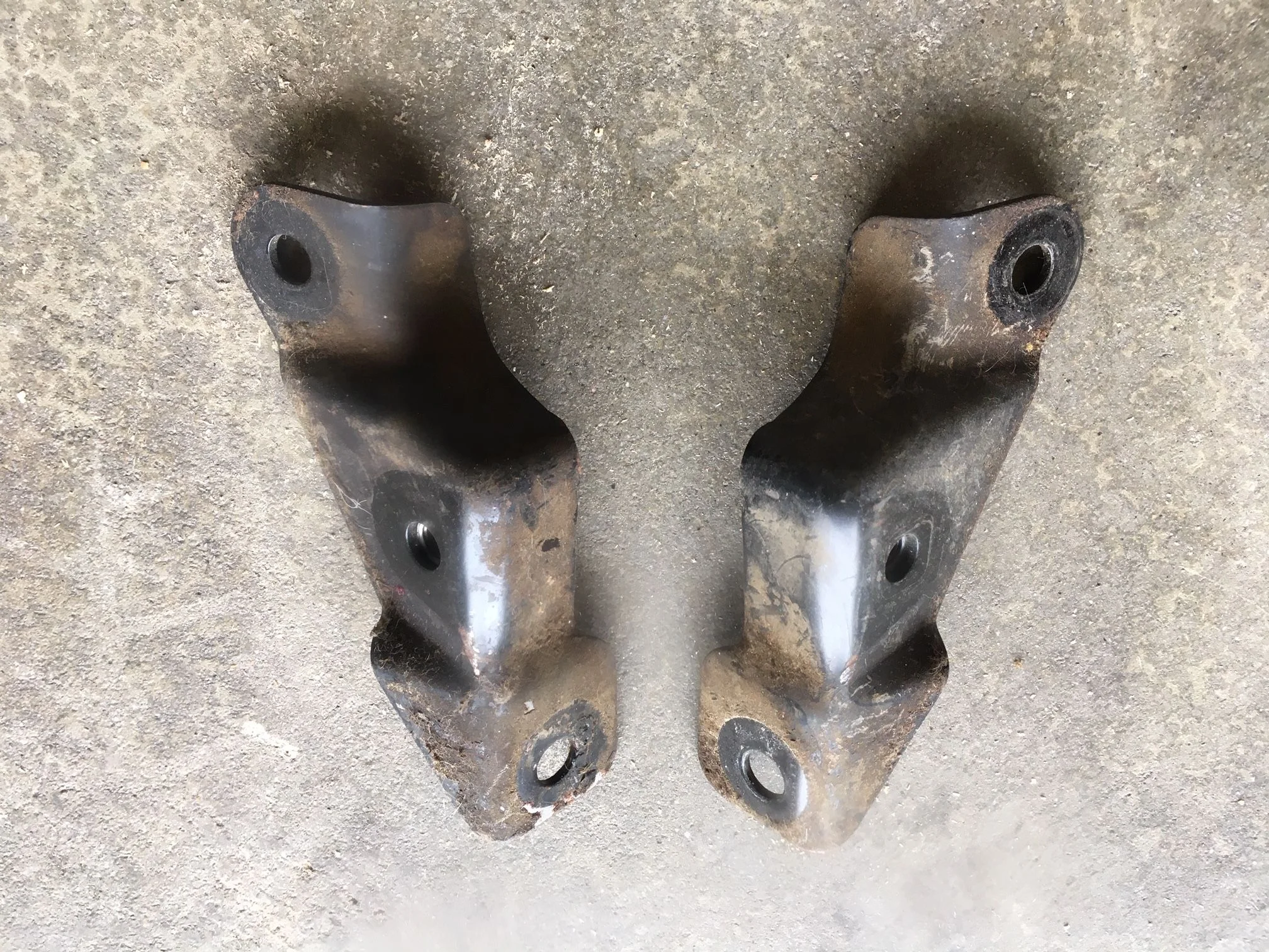 FJ62 Front Seat Brackets.jpg