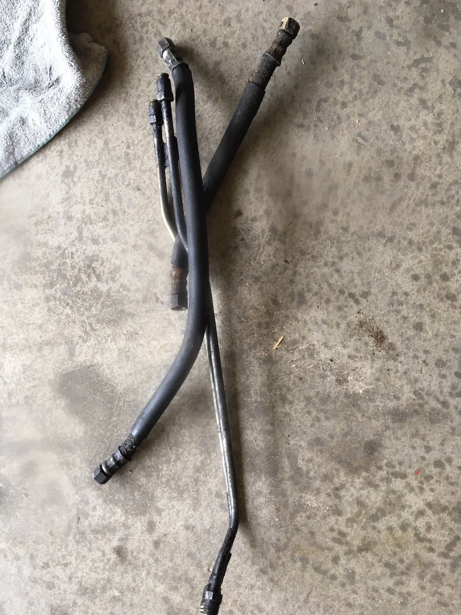 FJ62 Oil Lines.jpg