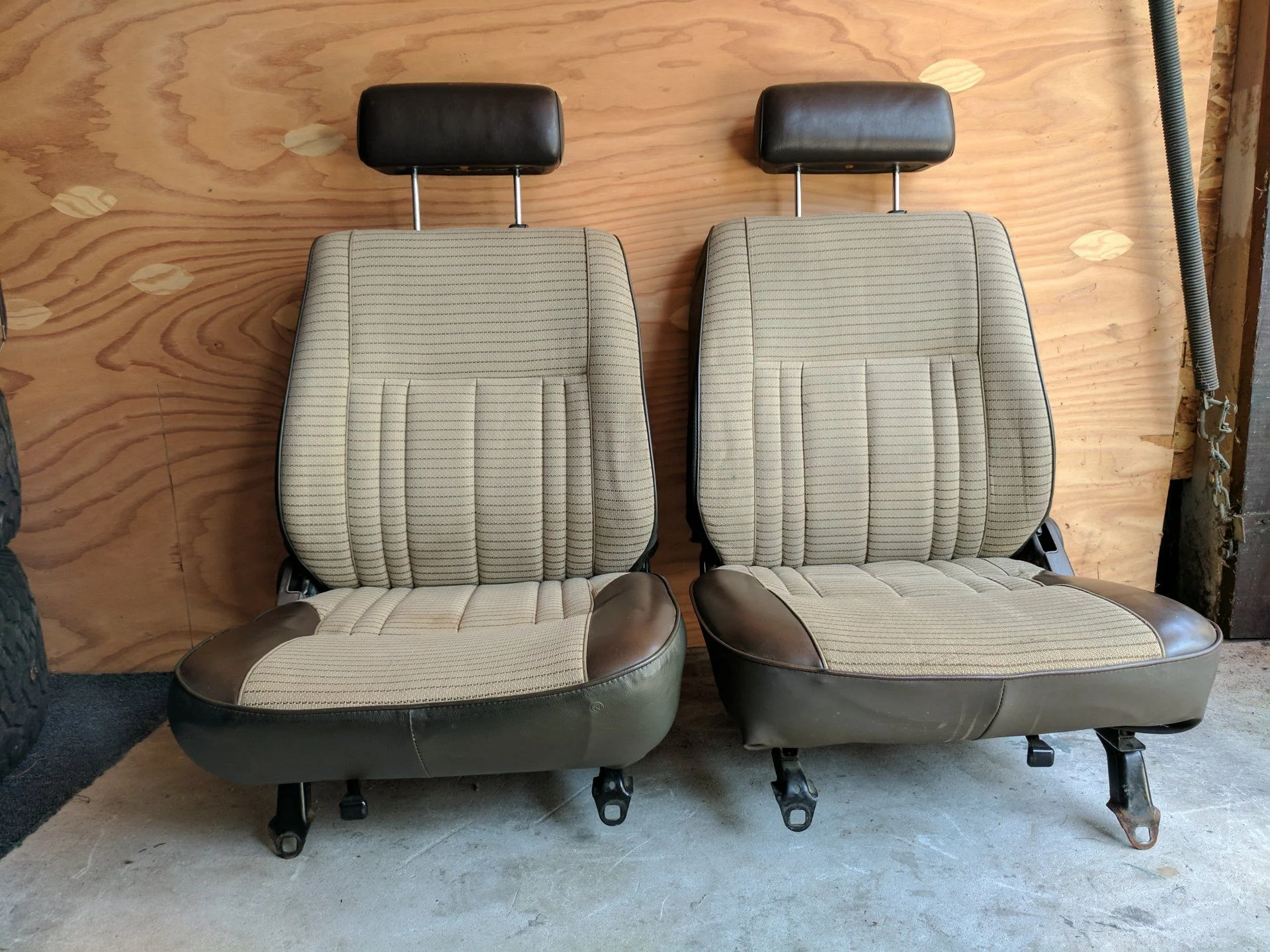 FJ62 Seats Front