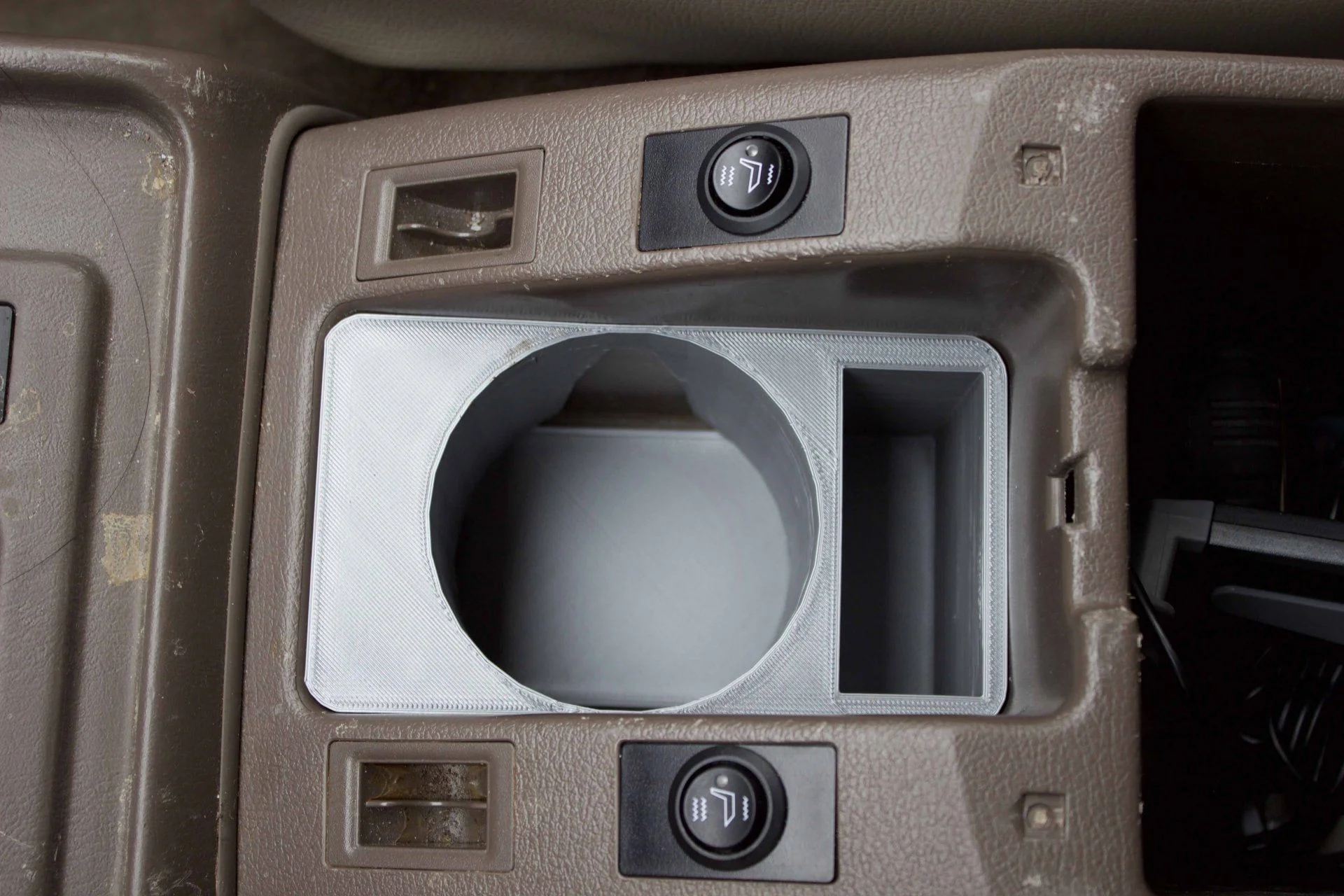 FJ80 Cupholder3