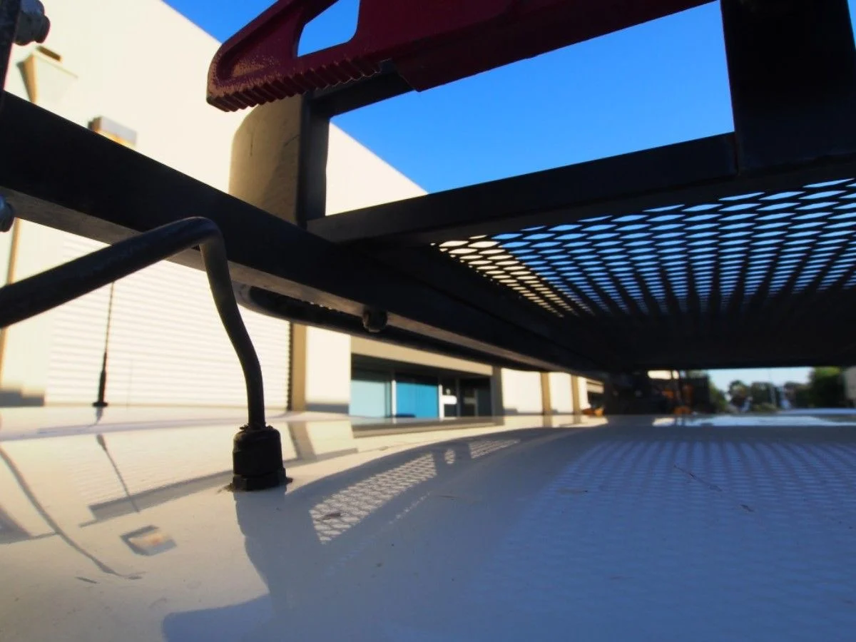 Floor with custom square crossbars.