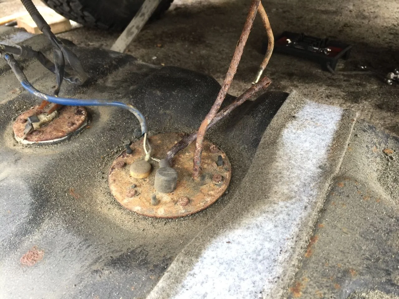 Fuel pump bracket
