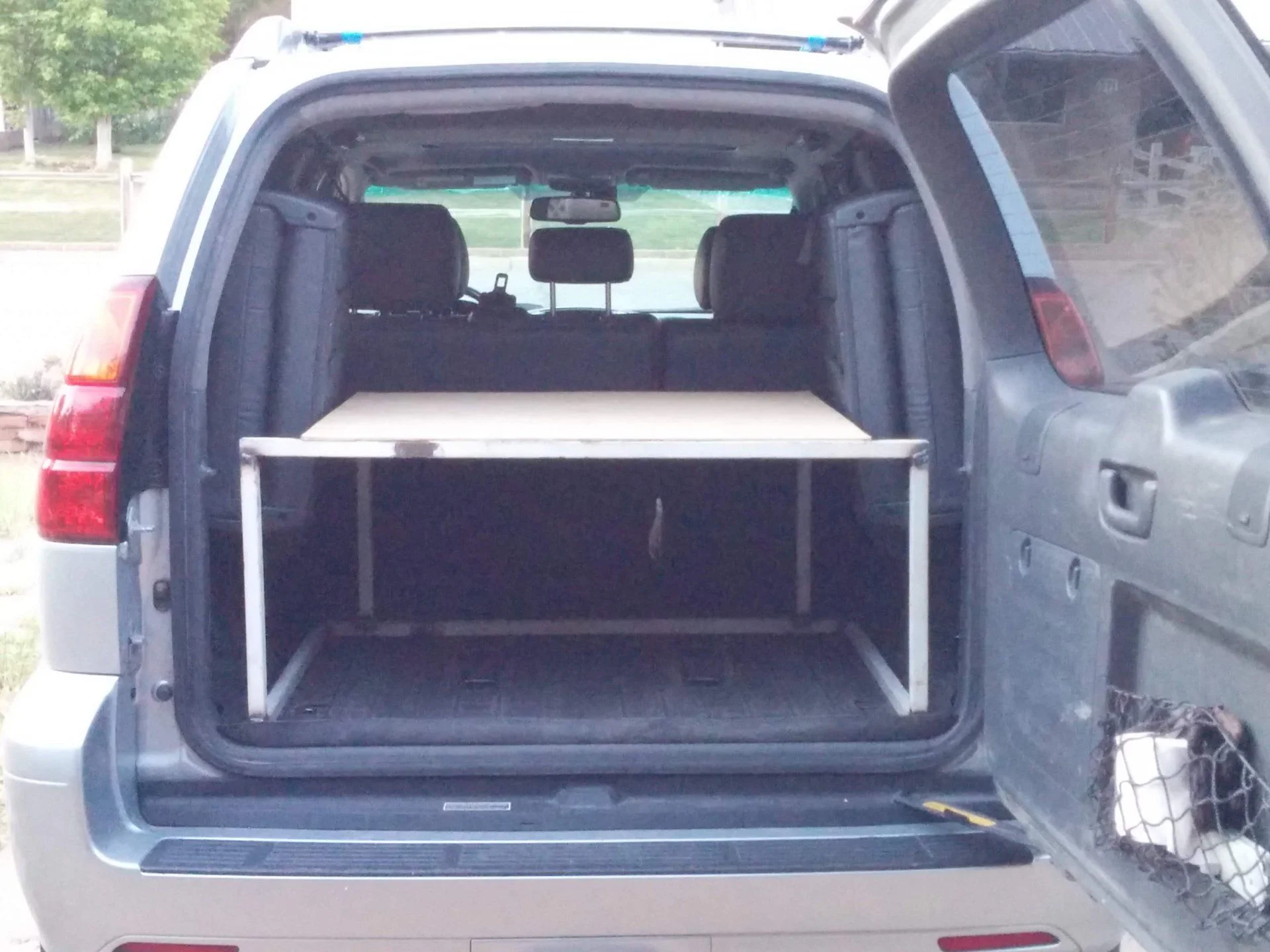 hatch rack-seats