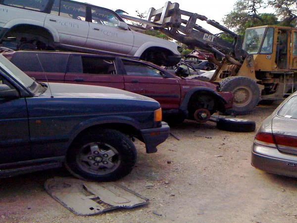 I got lots of parts off of this 1994 FZJ80. It was a cash for clunkers car. It had no damage at all. What a waste.