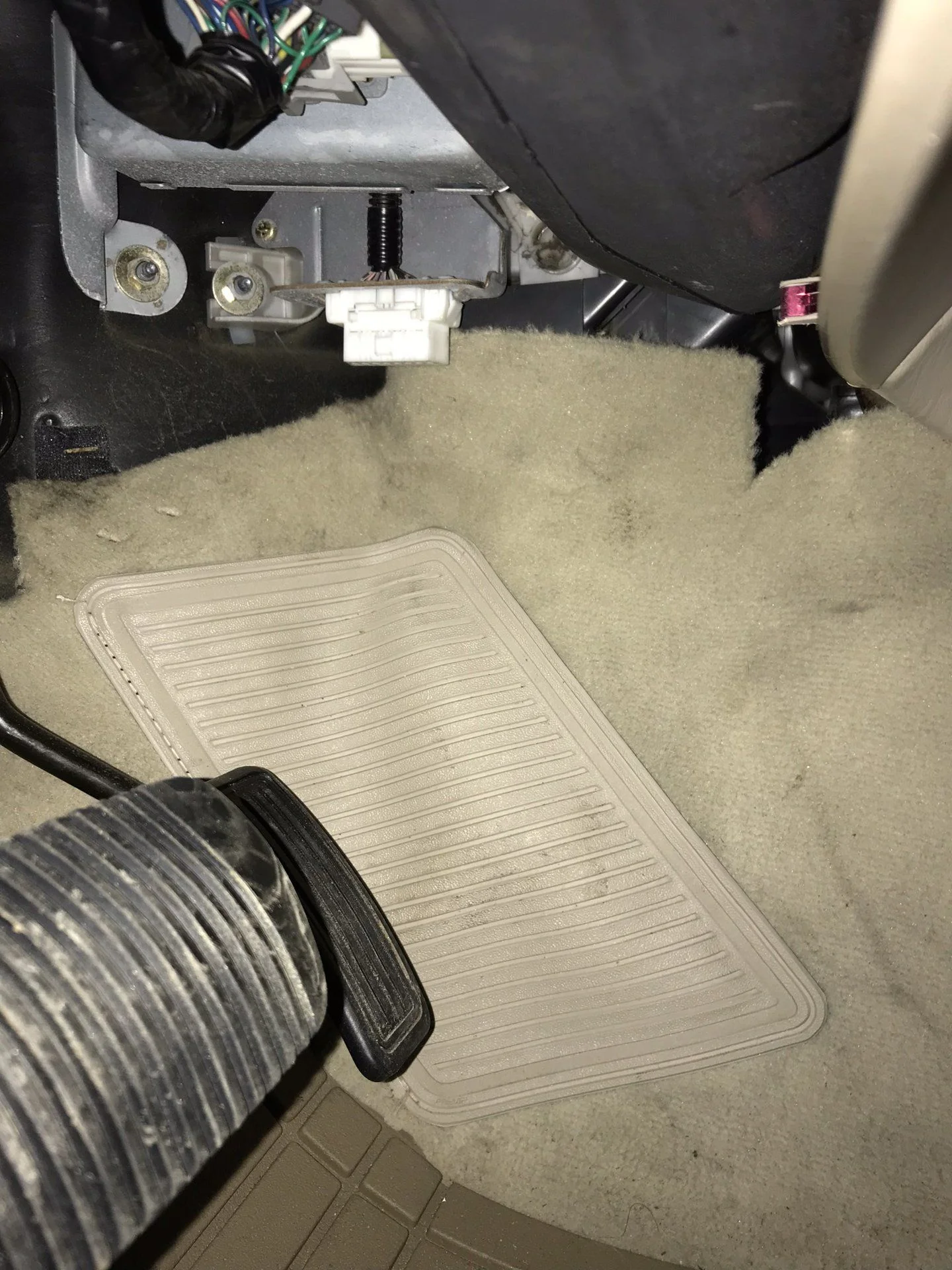 I never got any airflow by my feet, so they were always freezing in the winter. Pushed on that carpet flap (thanks to a Mud tip), and...