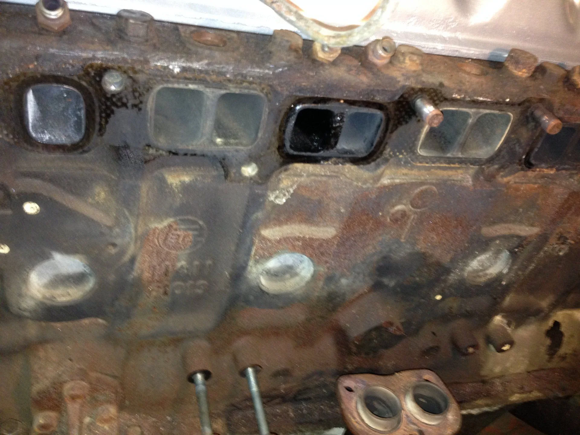 Intake/Exhaust manifold block_2