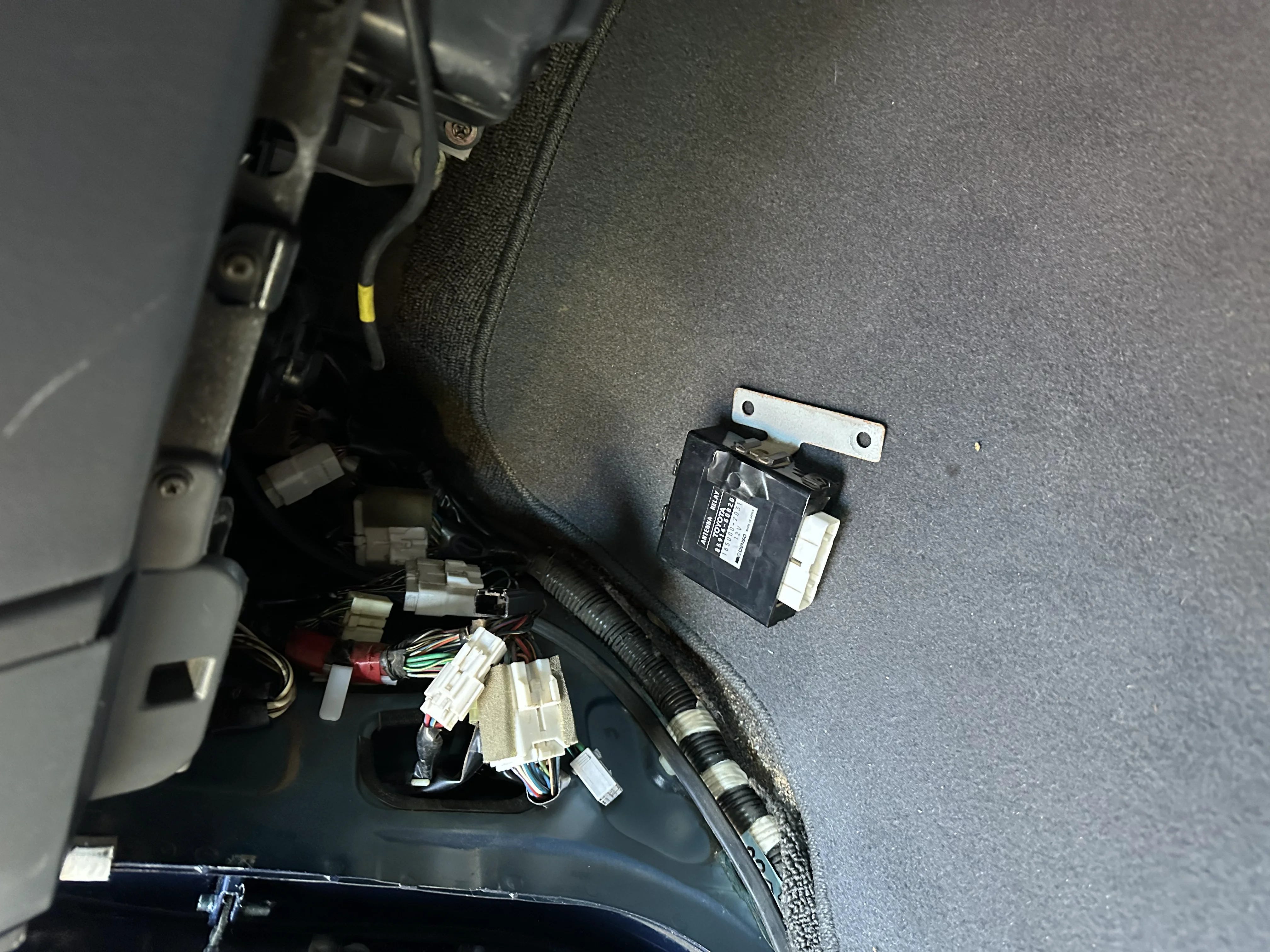 Kick panel