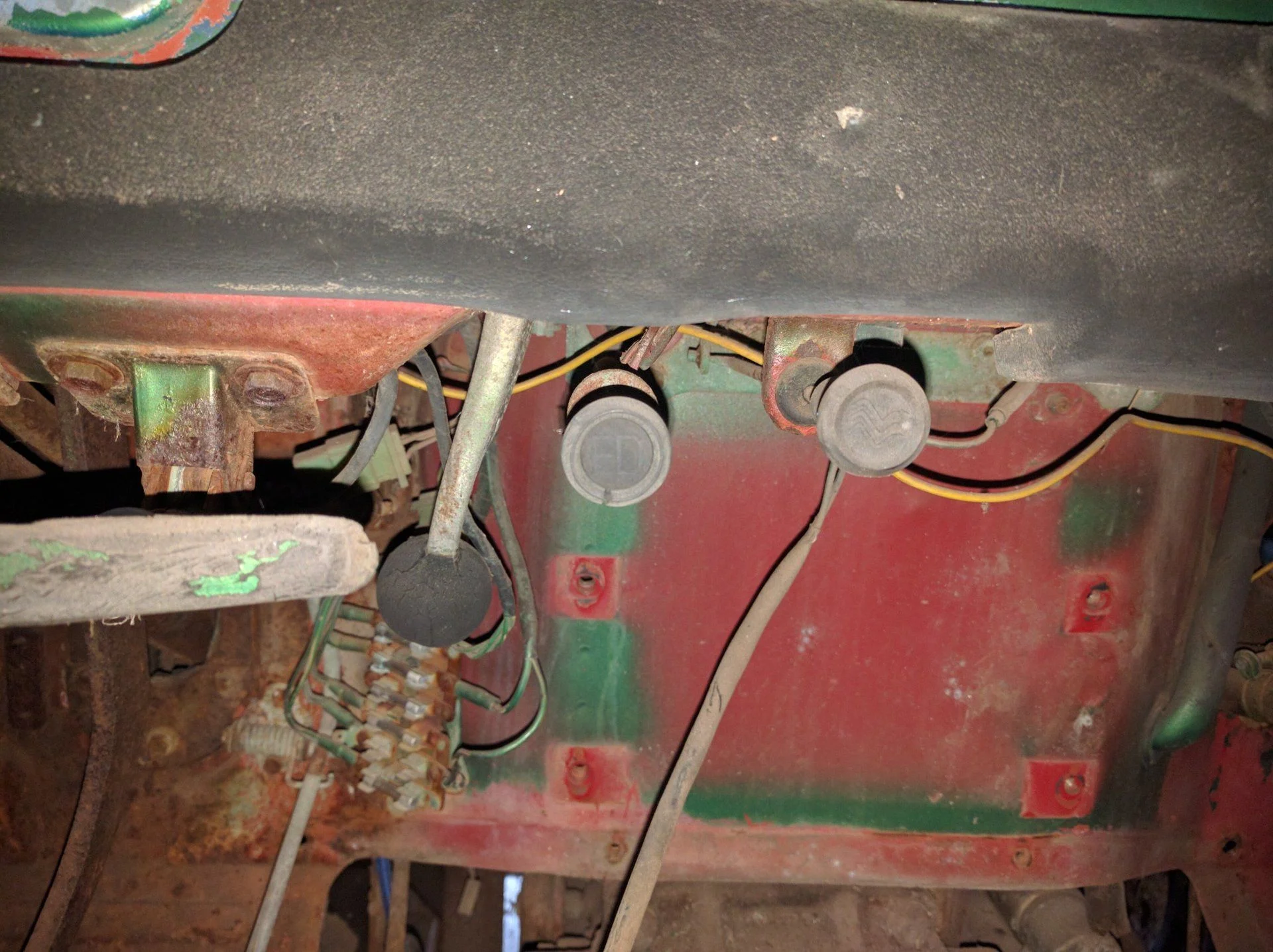 Low range lever and FD knob