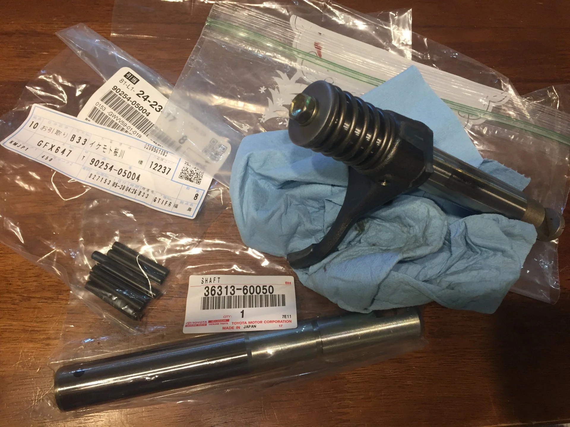 Manual Shaft (Operation Rod) & Roll Pin (Shift Fork)