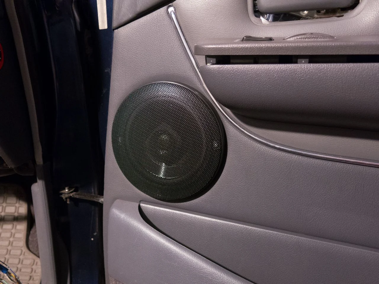 New front speaker Polk DB522