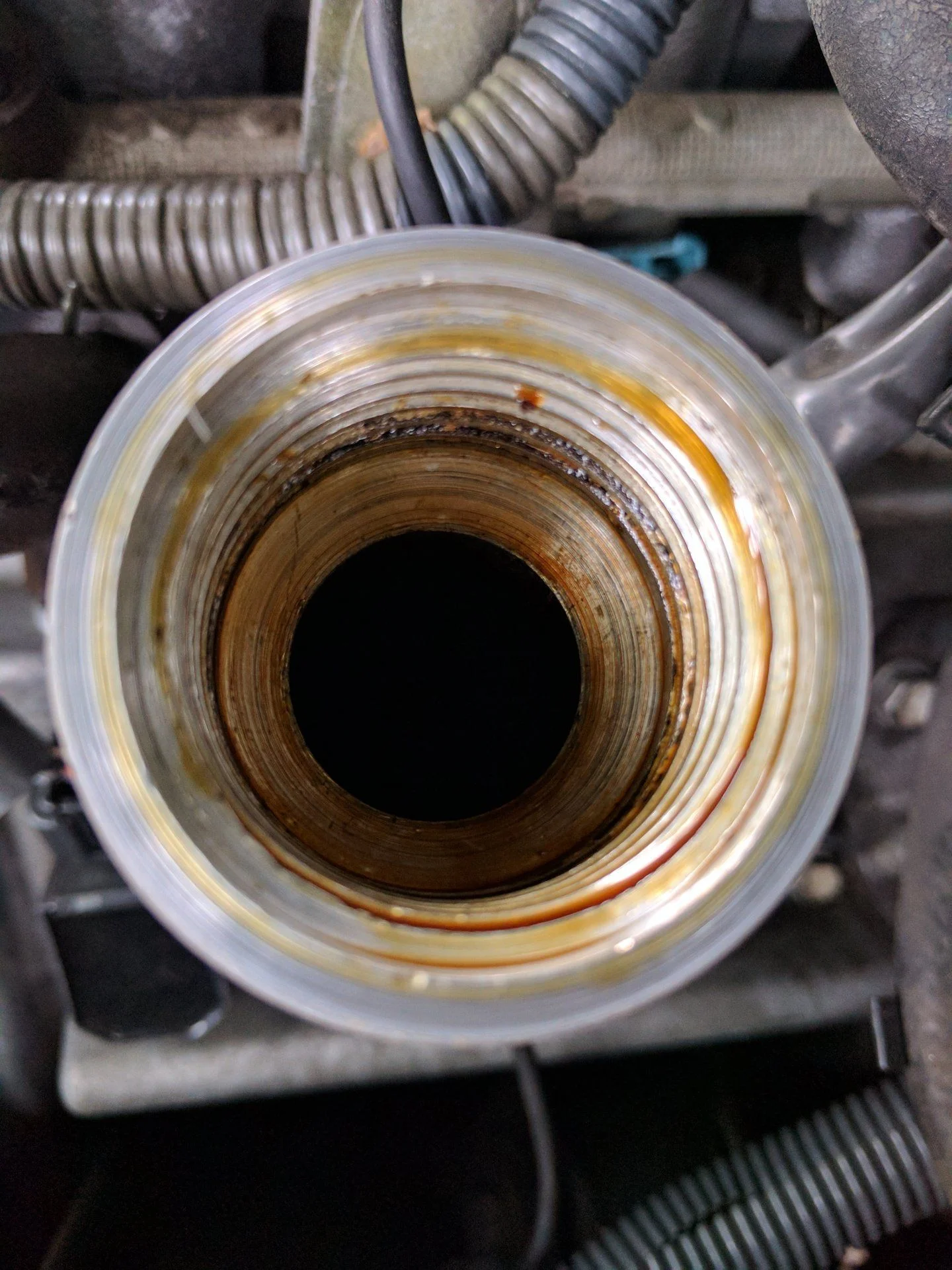 Oil filler