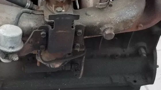 Oul filter canister bracket