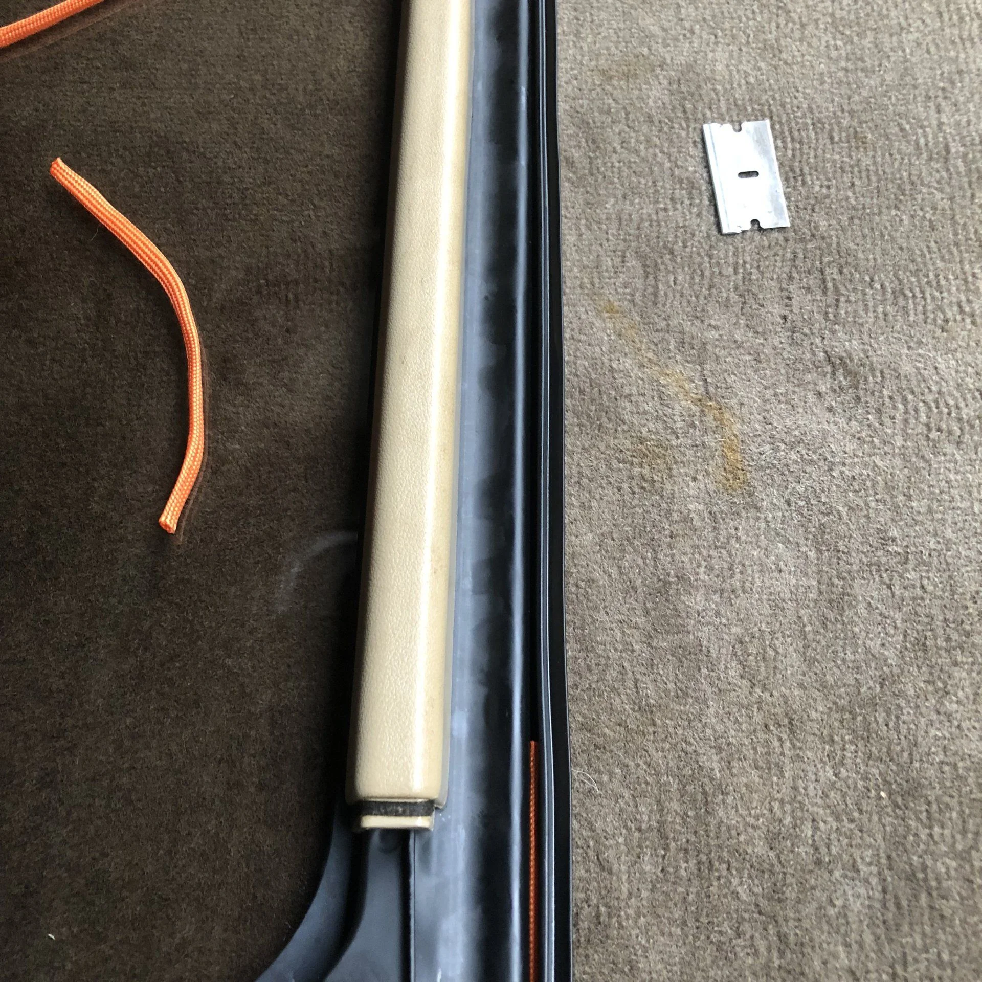 Paracord (less the filler) in the gasket seam