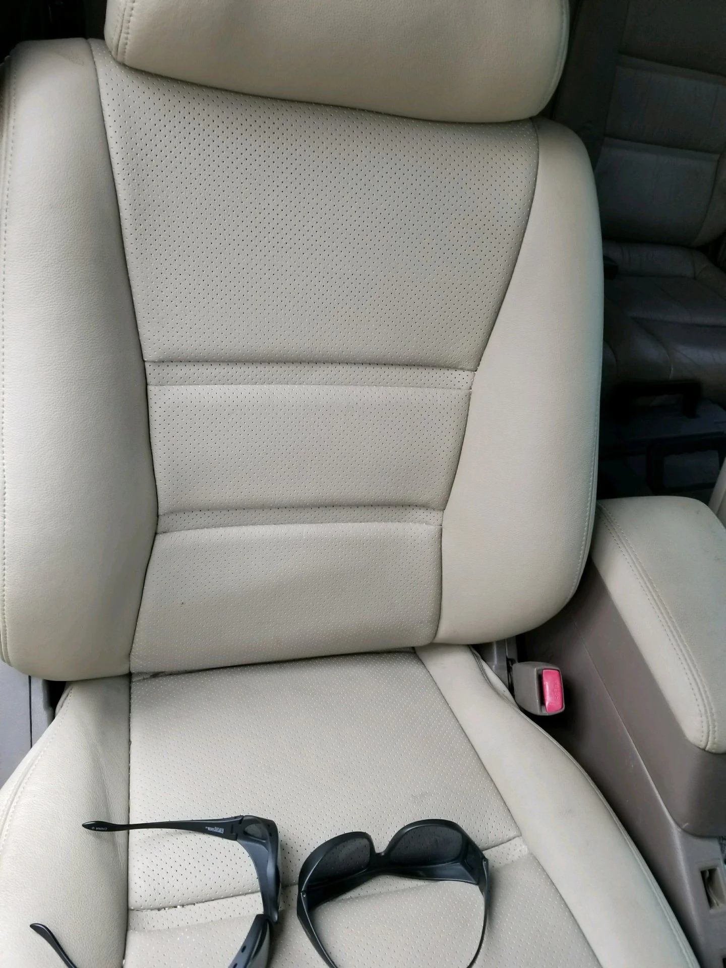 Passenger Lseat Perforated Leather