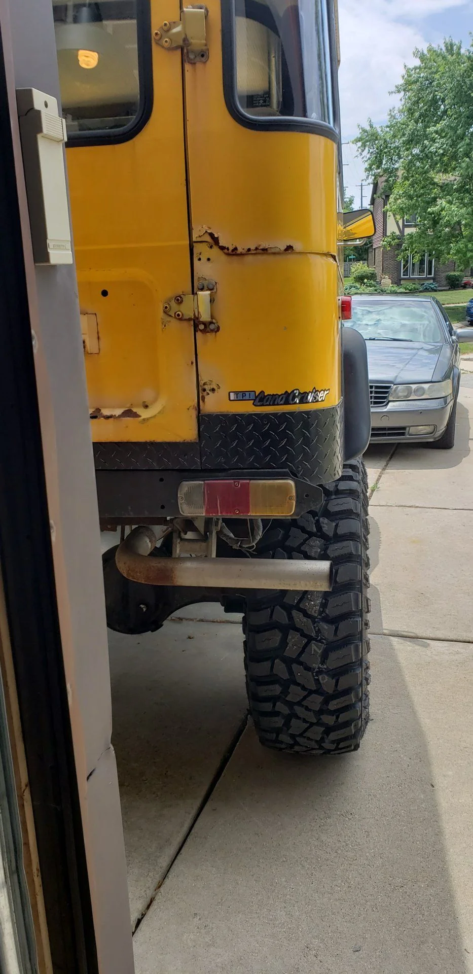 Profile stance of 17x9.5" rim with -18mm offset or 4.5" BS