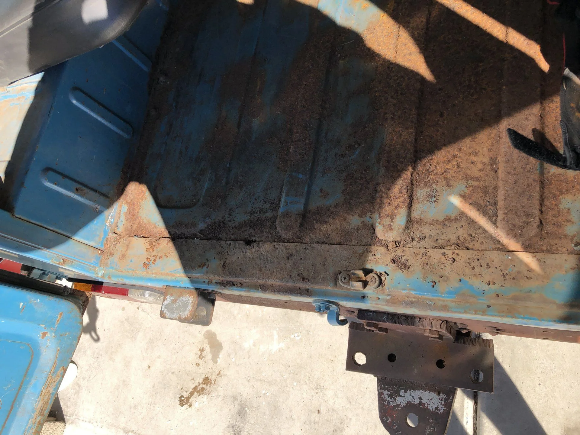 Rear bed